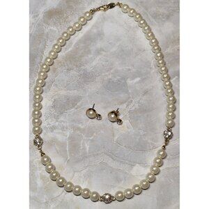 Avon Pearlesque Sparkle Gift Set Necklace & Matching Earrings Faux Pearls